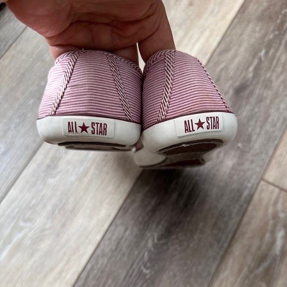 🛍️ Converse white and Red striped Size 7 great condition clean - Picture 4 of 9